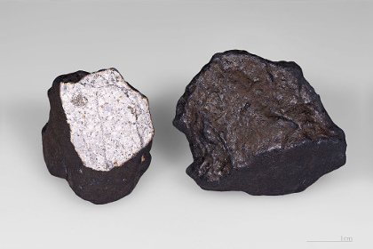 Фрагменты метеорита - Фото: Didier Descouens/wikipedia.org